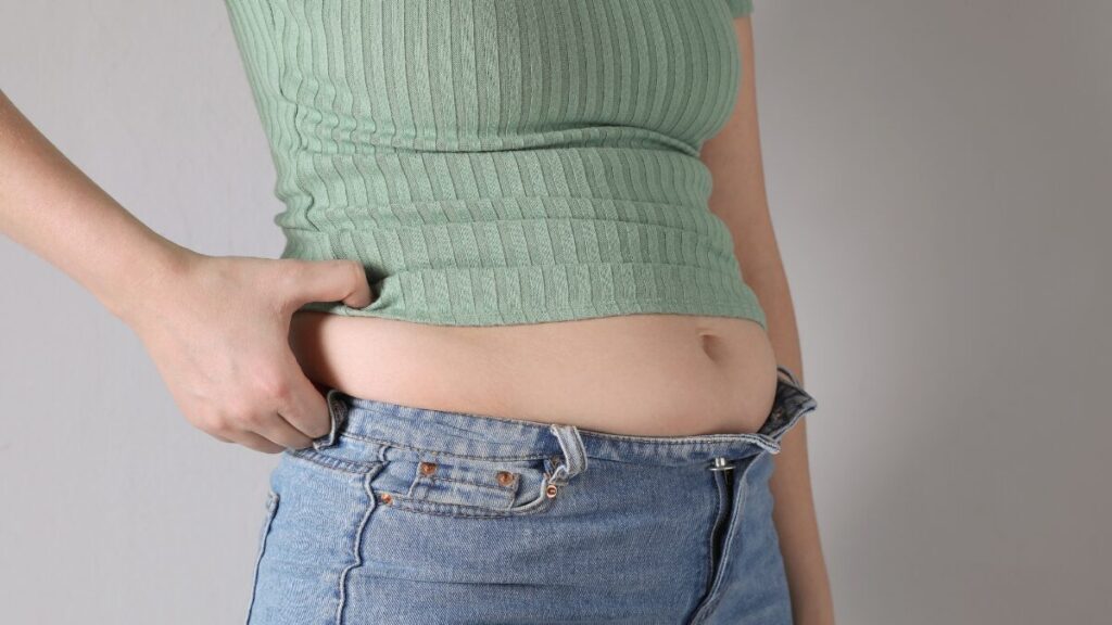 30代の体の変化を感じている女性「お腹が出てきたな...」